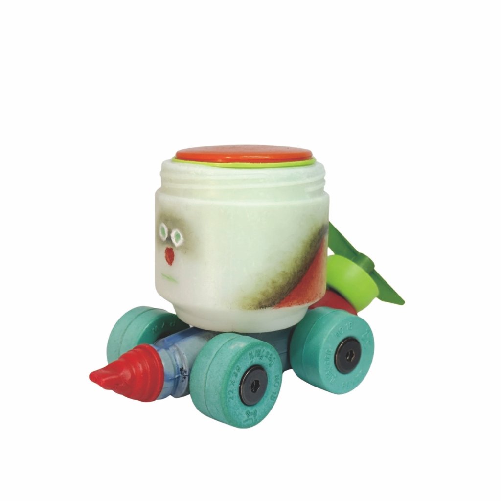 Dillon Froelich《Beach Plastic Rascal Racers 030》